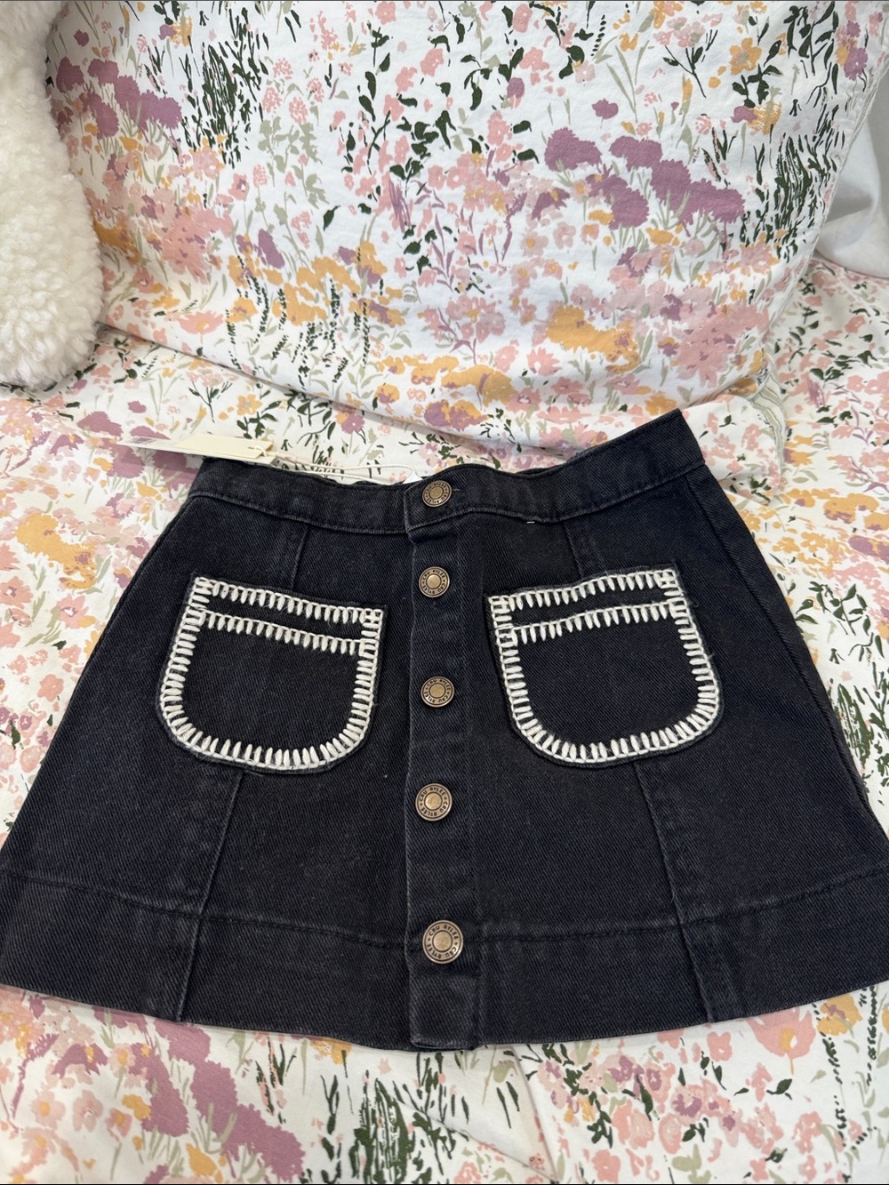 Rylee + Cru Black Button-Front Denim Skirt with White Trim Pockets